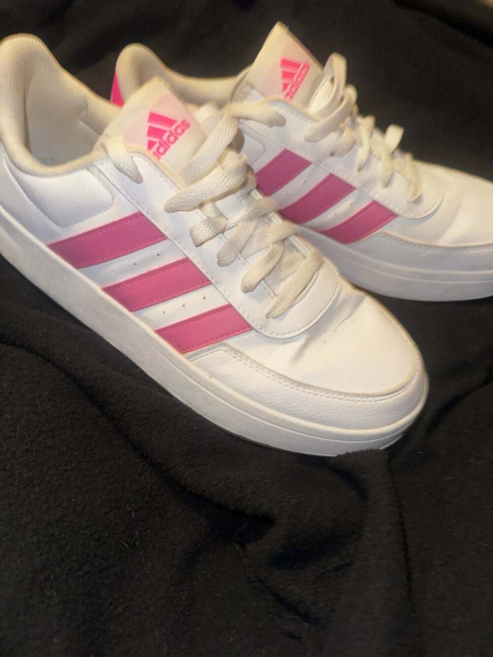 adidas court lifestyle shoe NEW women’s 9.5 us